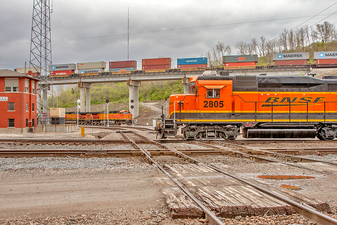 BNSF 2805